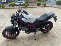 2022 Suzuki SV650 RED/WHITE