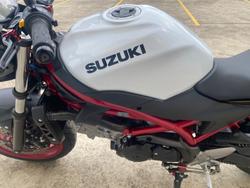 2022 Suzuki SV650 RED/WHITE