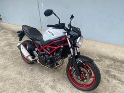 2022 Suzuki SV650 RED/WHITE