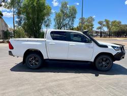 2023 Toyota Hilux SR