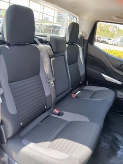 2022 Nissan Navara SL