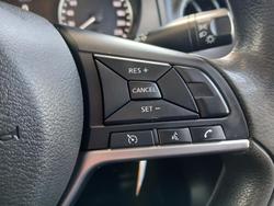 2022 Nissan Navara SL