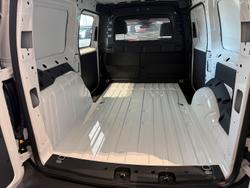 2025 Volkswagen Caddy TSI220