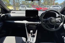 2025 Toyota Yaris SX Hybrid