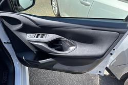 2025 Toyota Yaris SX Hybrid