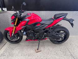 2017 Suzuki GSX-S750 RED