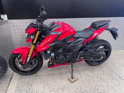 2017 Suzuki GSX-S750 RED