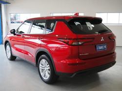 2022 Mitsubishi Outlander ES