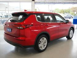 2022 Mitsubishi Outlander ES