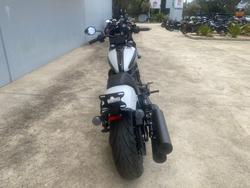 2025 Indian SPORT CHIEF GHOST WHITE METALLIC