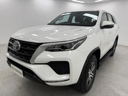 2024 Toyota Fortuner GX GUN156R 4X4 Dual Range Glacier White
