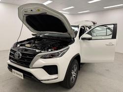 2024 Toyota Fortuner GX GUN156R 4X4 Dual Range Glacier White