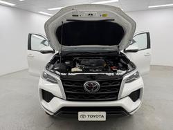 2024 Toyota Fortuner GX GUN156R 4X4 Dual Range Glacier White