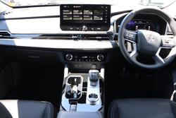 2025 Mitsubishi Outlander LS