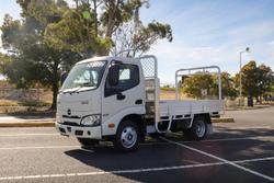 2025 Hino 616 Std Manual Alloy Tray White