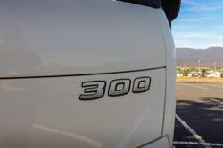 2025 Hino 616 Std Manual Alloy Tray White