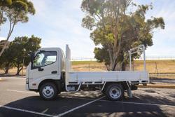 2025 Hino 616 Std Manual Alloy Tray White