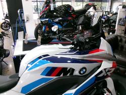 2025 BMW Motorrad M 1000 XR LIGHTWHITE UNI/M MOTORSPORT