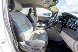 2017 Kia Carnival SLi