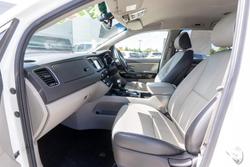 2017 Kia Carnival SLi