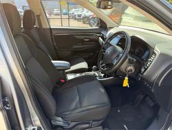 2019 MITSUBISHI OUTLANDER ES ADAS 5 SEAT (AWD)