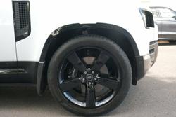 2025 Land Rover Defender 110 P525 V8 L663 MY25.5 AWD Fuji White