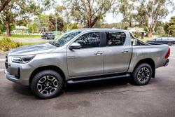 2022 Toyota Hilux SR5
