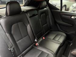 2022 Volvo XC40 Plus B4