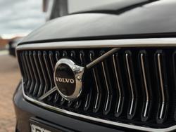 2022 Volvo XC40 Plus B4