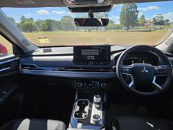 2025 Mitsubishi Outlander LS