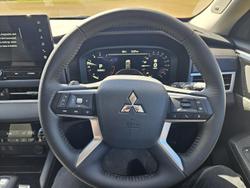 2025 Mitsubishi Outlander LS