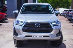 2023 Toyota Hilux SR5