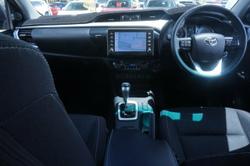 2023 Toyota Hilux SR5