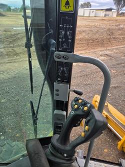 2016 Caterpillar 140M3