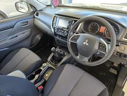 2017 Mitsubishi Triton GLX Plus (4x4)