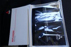 2022 Mitsubishi Outlander ES ZM MY23 White