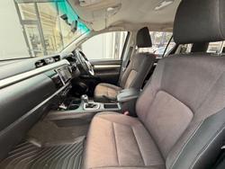 2017 Toyota Hilux SR5