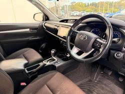 2017 Toyota Hilux SR5