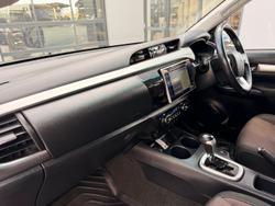 2017 Toyota Hilux SR5