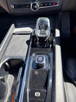 2022 Volvo XC60 Recharge Ultimate T8 Plug-In Hybrid