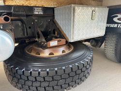 2011 Isuzu Cxy Giga WHITE