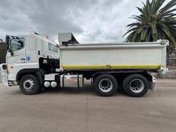 2011 Hino 700 Series SS2848 WHITE