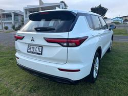 2022 Mitsubishi Outlander ES