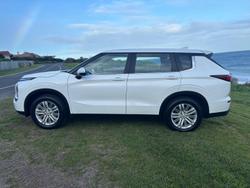 2022 Mitsubishi Outlander ES