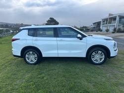 2022 Mitsubishi Outlander ES