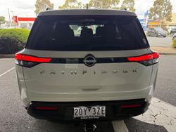 2024 Nissan Pathfinder ST-L