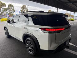 2024 Nissan Pathfinder ST-L