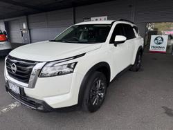 2024 Nissan Pathfinder ST-L