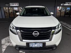 2024 Nissan Pathfinder ST-L