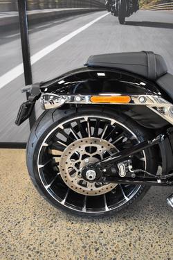 2025 Harley-davidson FXBR BREAKOUT (117) VIVID BLACK
